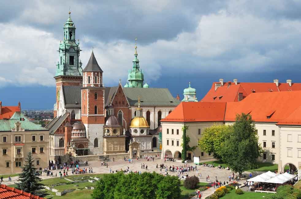 Catholic pilgrimage tour in Krakow, Poland churches, cathedrals, and iconic landmarks. Follow in the footsteps of papal history.