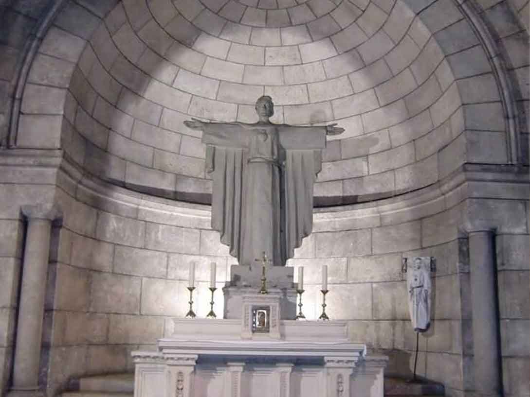 Sacré-Cœur Crypt in Paris